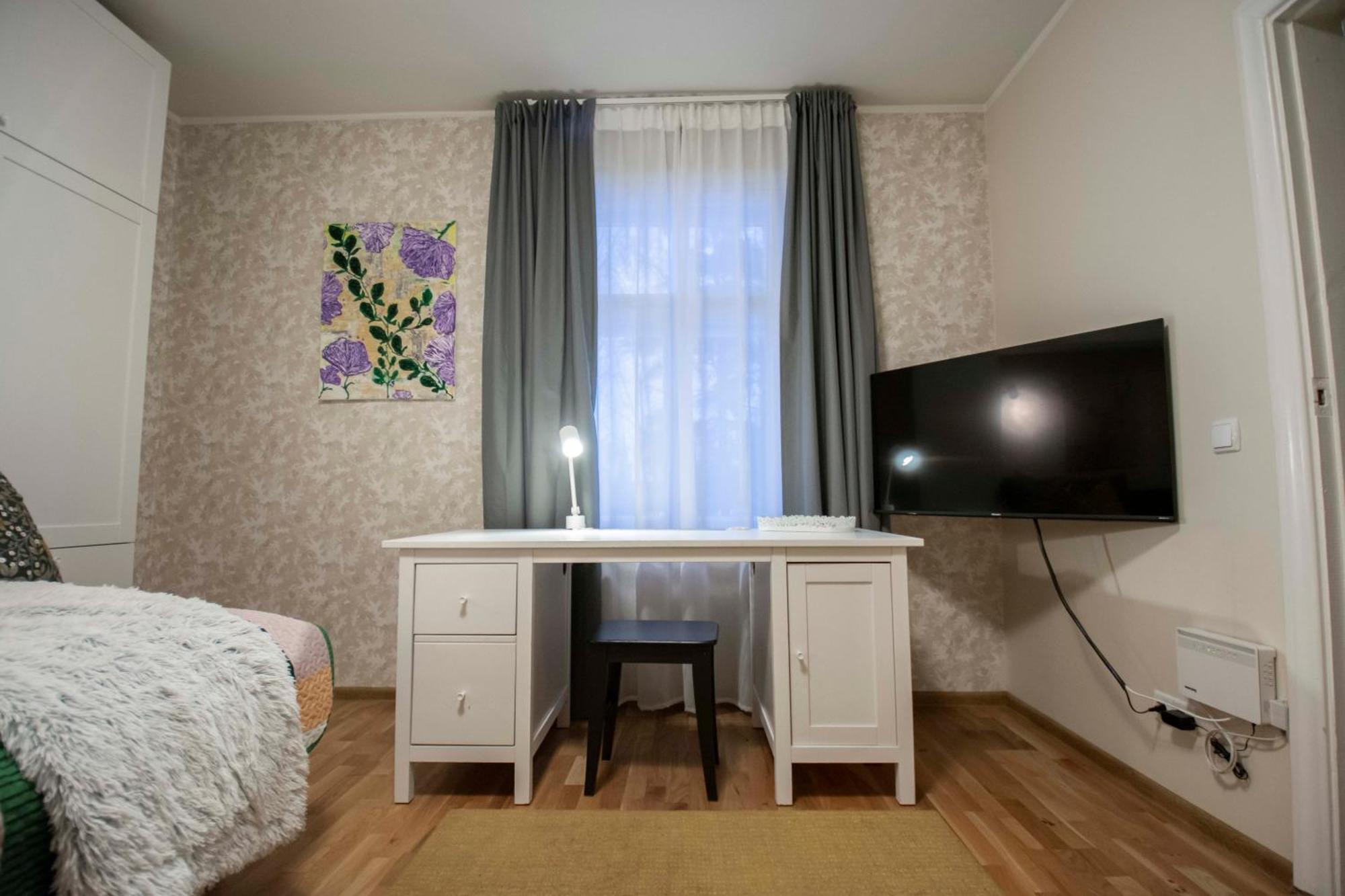 Karlovaidyll 7 - Homey Apartment With Free Parking! ตาร์ตู ภายนอก รูปภาพ