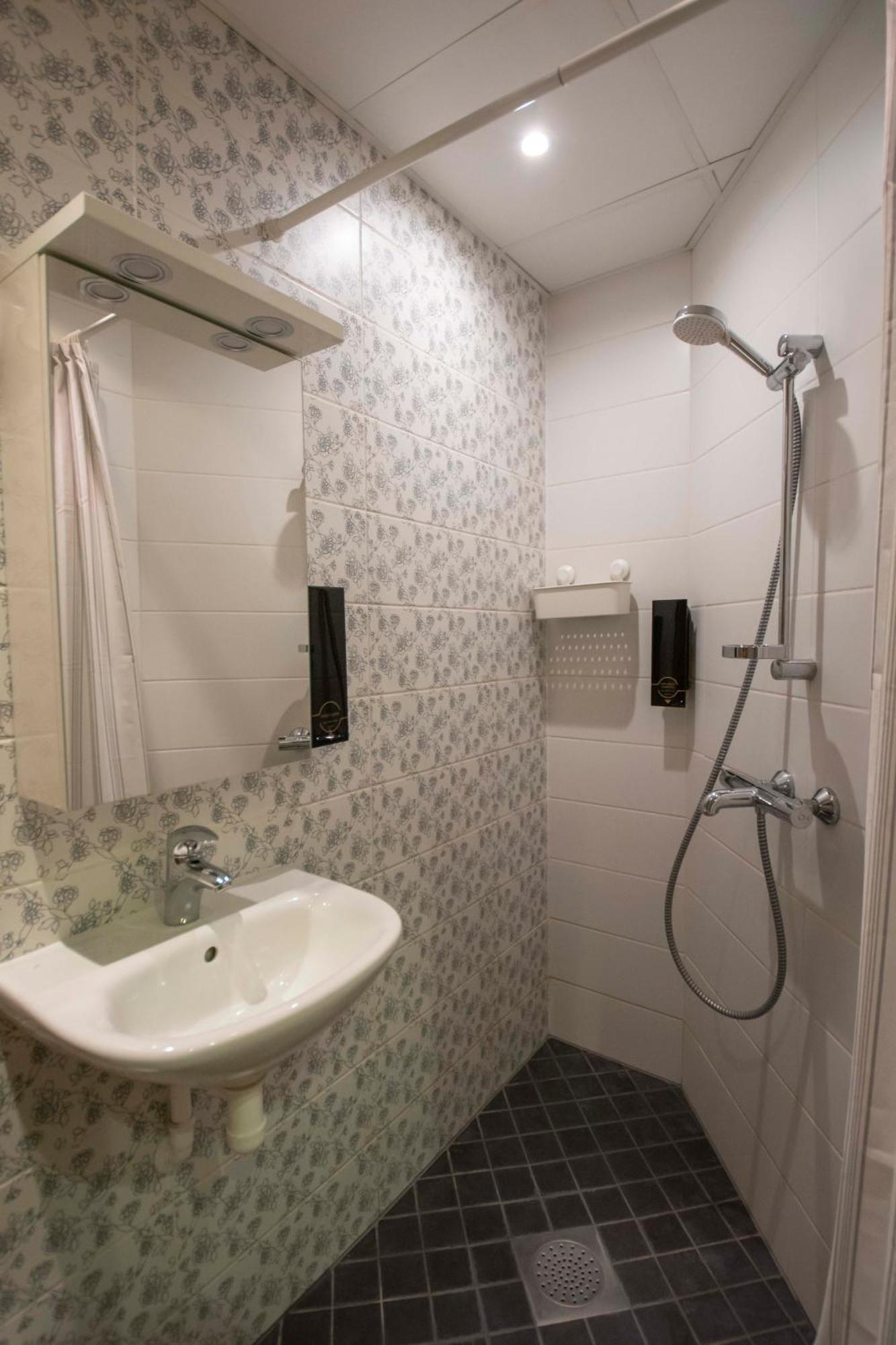 Karlovaidyll 7 - Homey Apartment With Free Parking! ตาร์ตู ภายนอก รูปภาพ